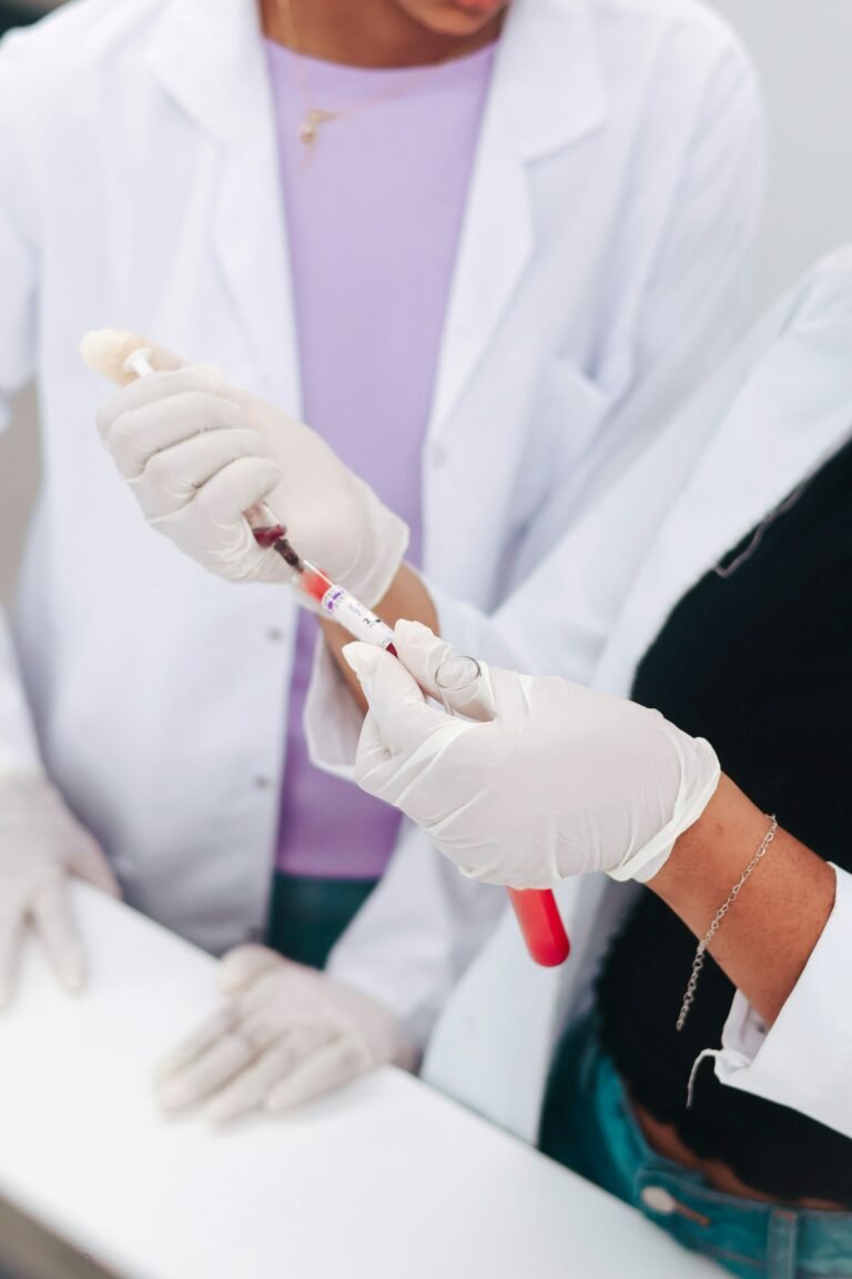 Tubo de sangue analisado em laboratório para o coagulograma